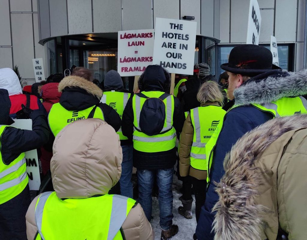Verkfallsverðir Eflingar lokaðir úti