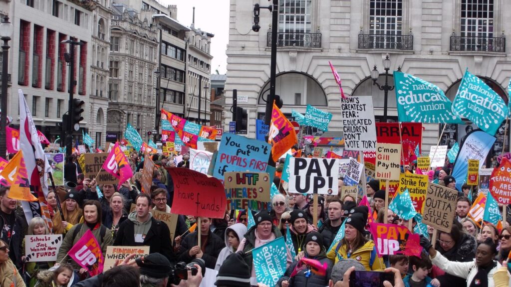 Starfsfólk sjúkrahúsa í London fer í verkfall