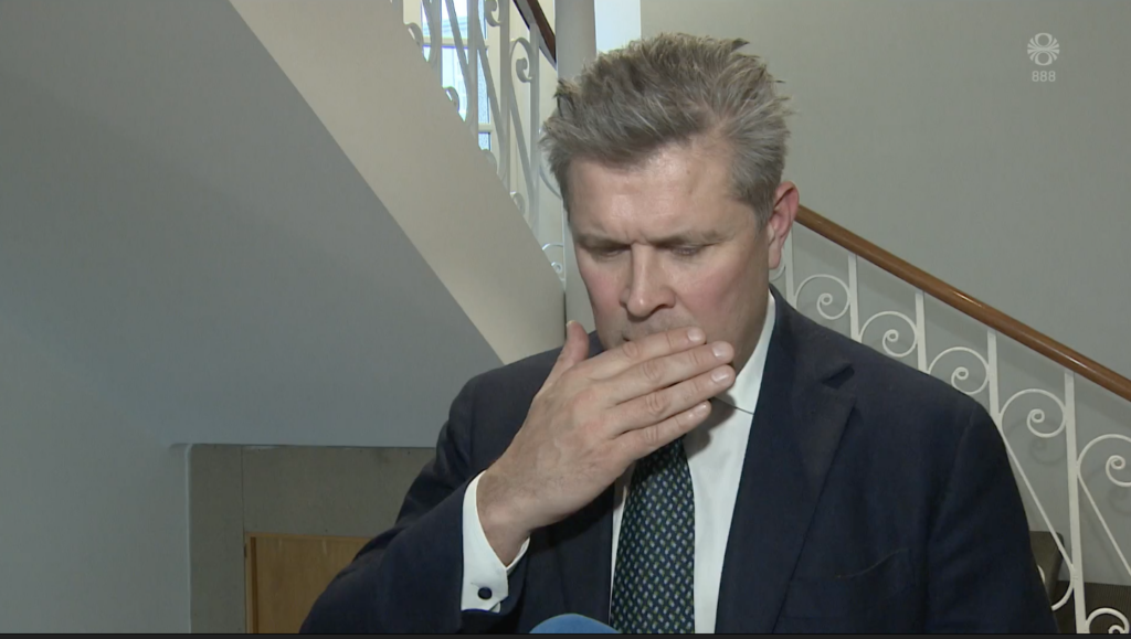 Bjarni seldi eigur ríkisins á tombóluverði samkvæmt skýrslu Sigurðar