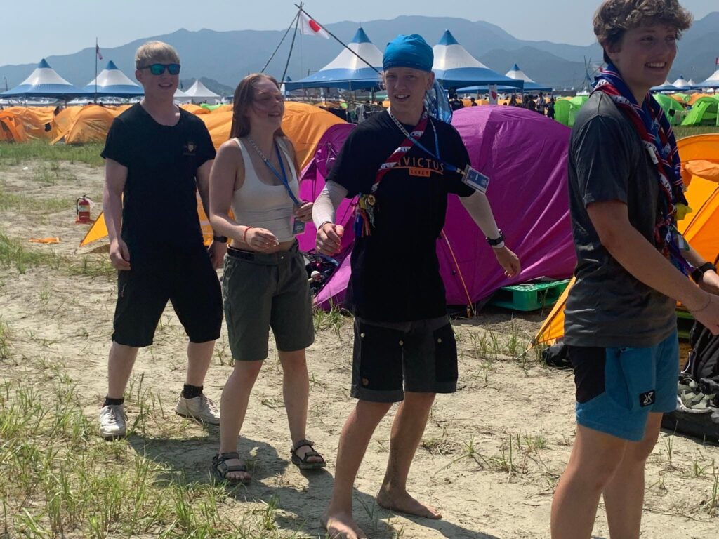 40 þúsund skátar hörfa undan veðuröfgum