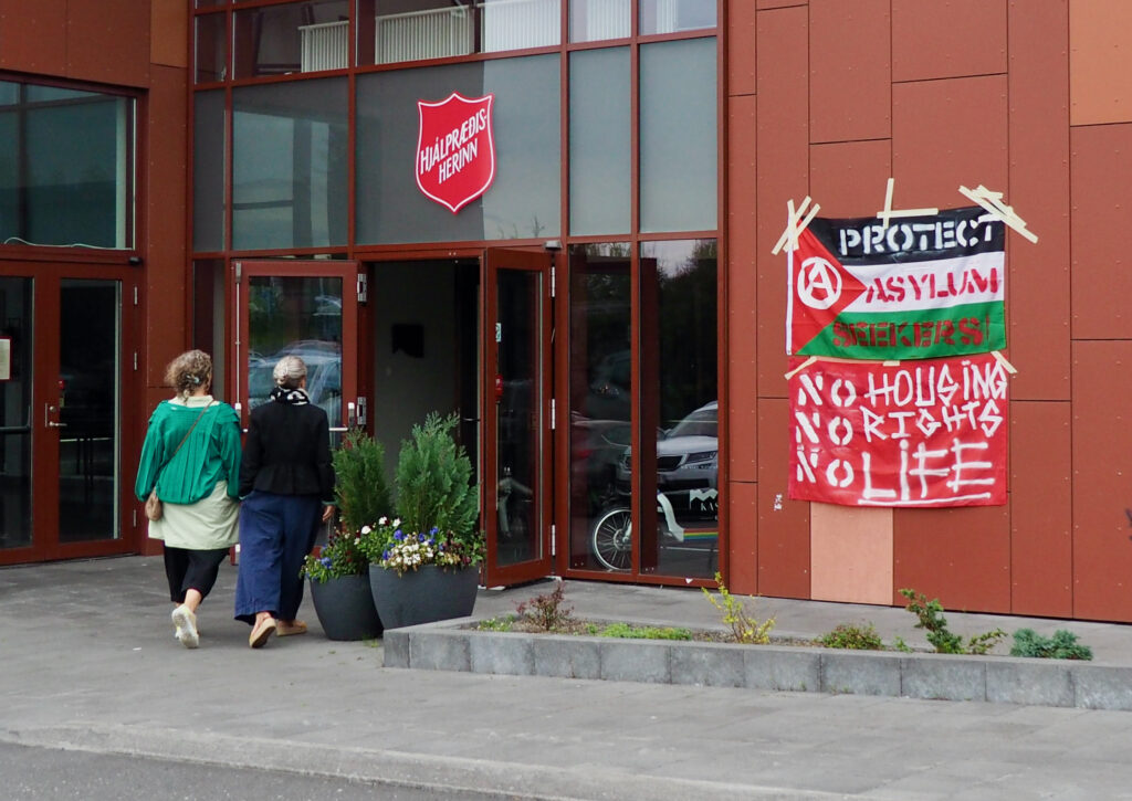 Aðeins einn ráðherra mætti á sögulegan fund um mannúðarkrísu fólks án skilríkja