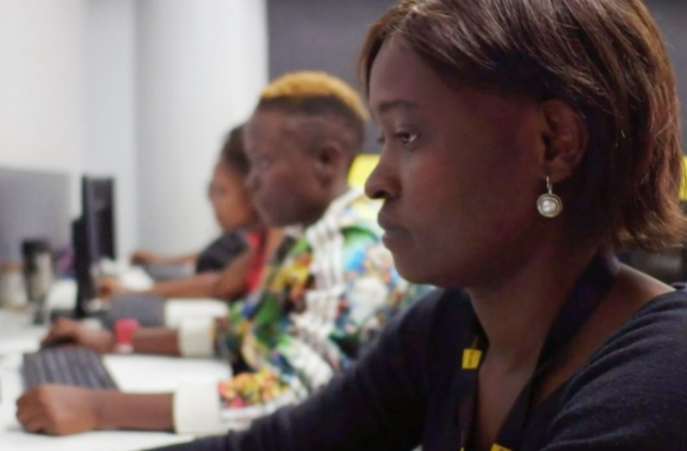 Starfsmenn sem unnu við efnissíun fyrir Facebook höfða nú mál vegna sálræns skaða