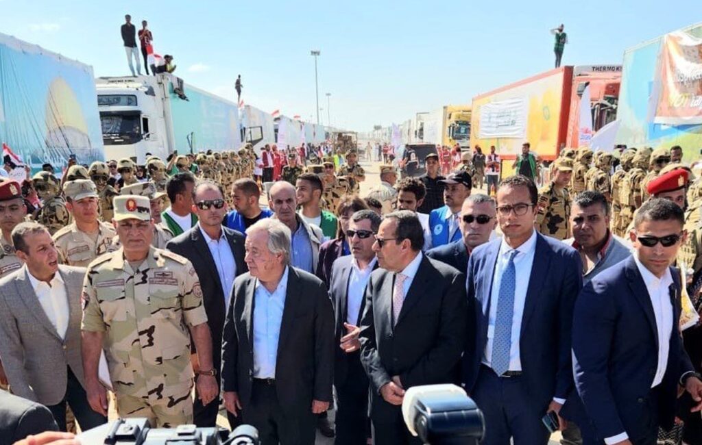 Guterres heimsækir landamærastöð að Gasa og þrýstir á Ísrael að hleypa hjálpargögnum á svæðið