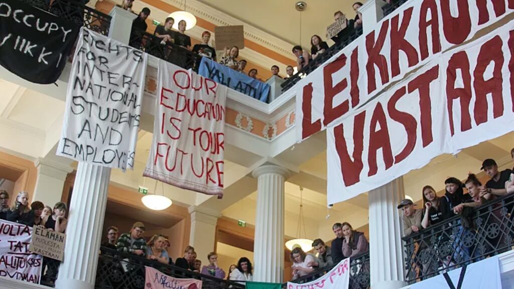 Námsfólk gerir hústöku í Helsinki-háskóla og finnsk stéttarfélög boða verkföll