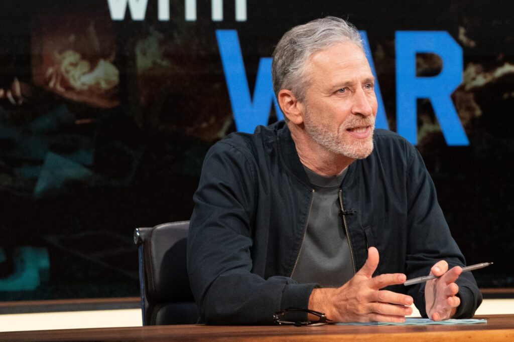 Jon Stewart hættir þáttagerð fyrir Apple eftir afskipti fyrirtækisins af efnistökum