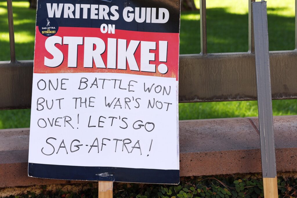 Bandarískir handritshöfundar samþykkja sögulegan samning með 99% atkvæða