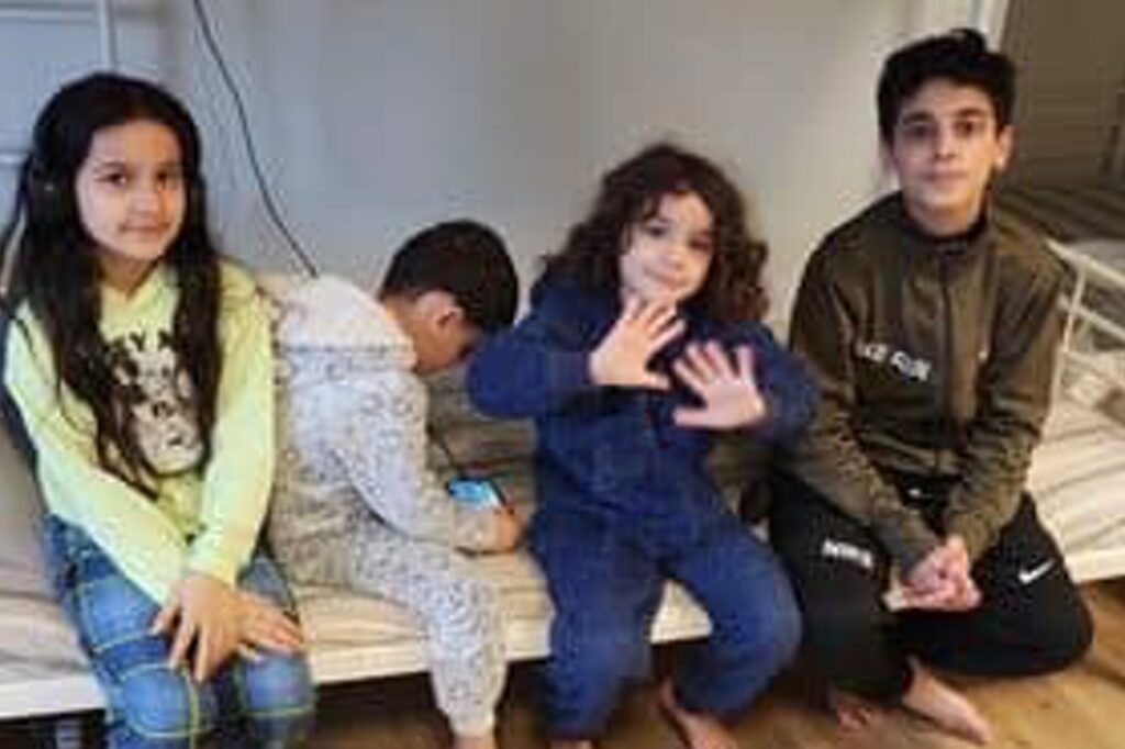 Íslensk stjórnvöld hefja brottvísun palestínskra barna og móður þeirra