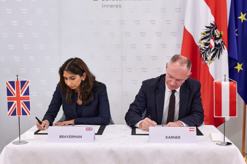 Eins og Bretland hyggst Austurríki nú úthýsa flóttafólki til þriðja ríkis