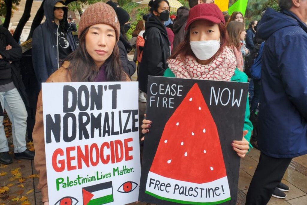 Víða um heim kalla kjósendur vinstrisins á vopnahlé á meðan flokkar þeirra tvístíga