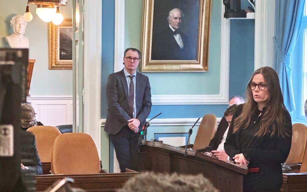 Mikil samstaða um varnir á Reykjanesi en deilt um nýjan skatt