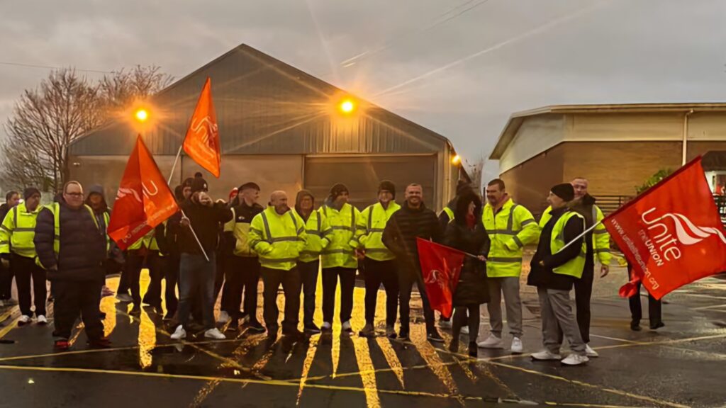 Þúsundir verkamanna stöðvuðu almenningssamgöngur