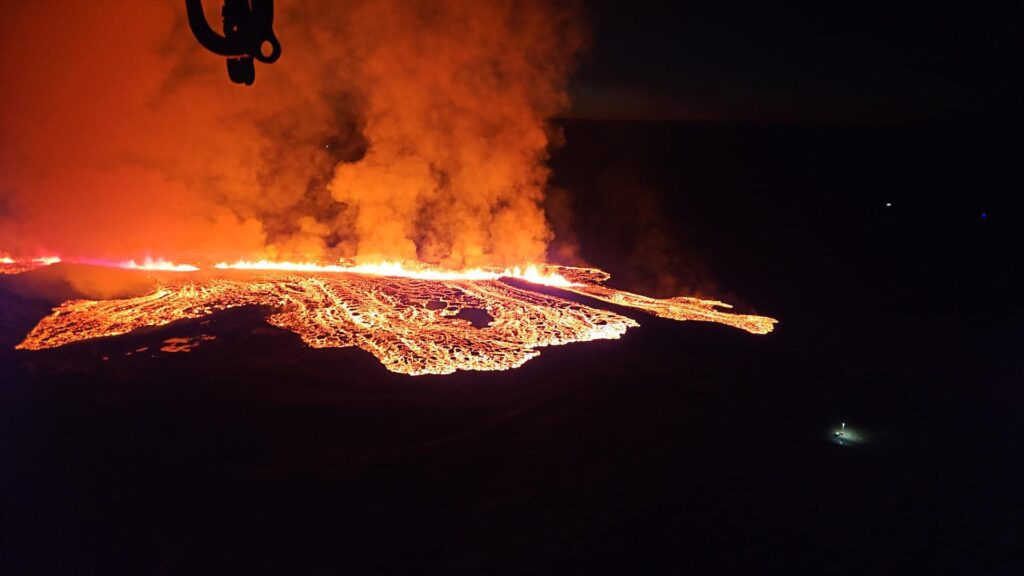 Bugaðir Grindvíkingar kalla eftir styrk allra landsmanna