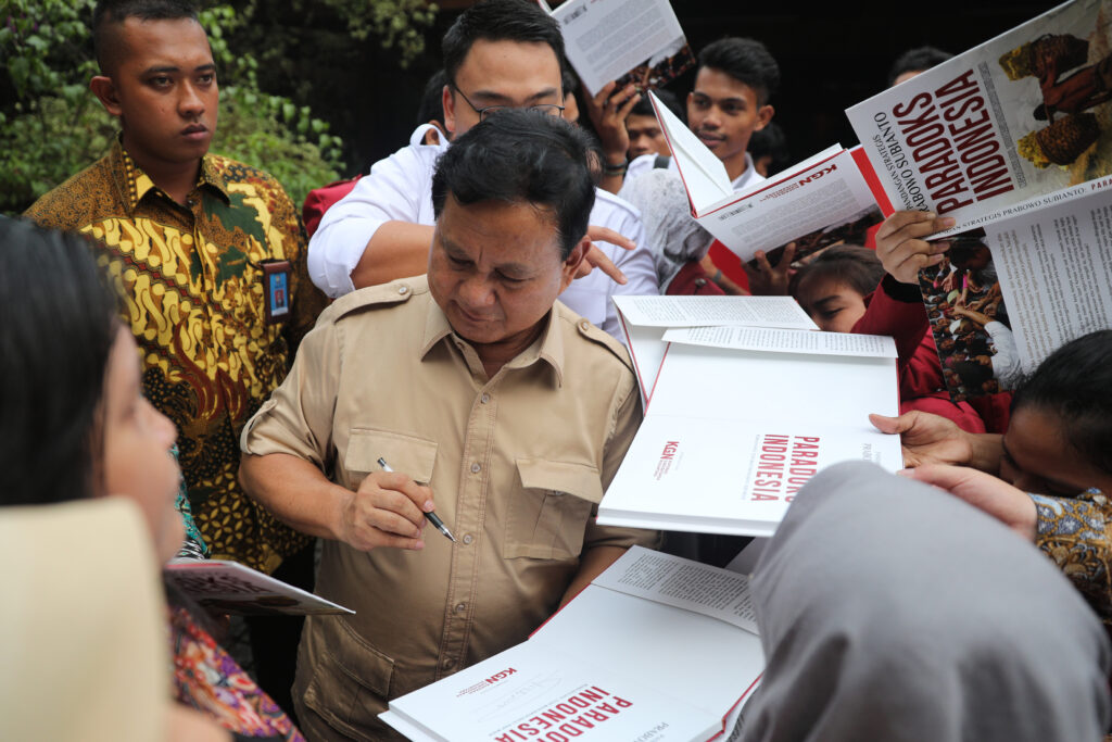 Tugir kosningastarfsmanna látnir í Indónesíu