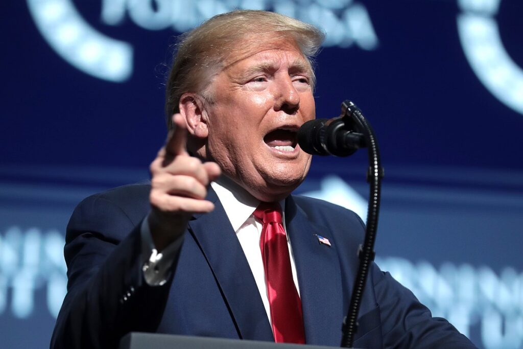 Fullyrt að Trump muni draga Bandaríkin út úr NATO komist hann aftur til valda