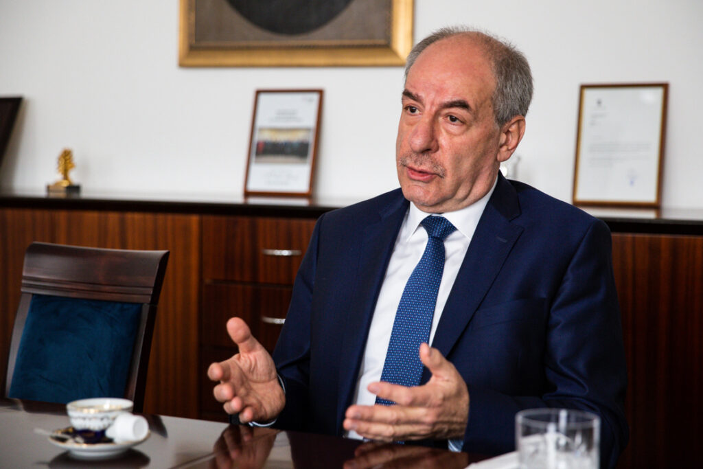 Ungverska þingið kýs reynslulausan forseta eftir barnaníðshneyksli