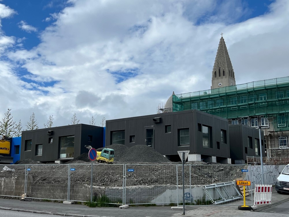 Reykjavíkurborg boðar fjölgun leikskólaplássa – í gámum við hlið umferðargötu