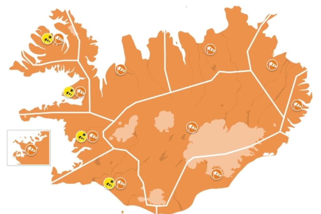 Brjálað veður um allt land á morgun