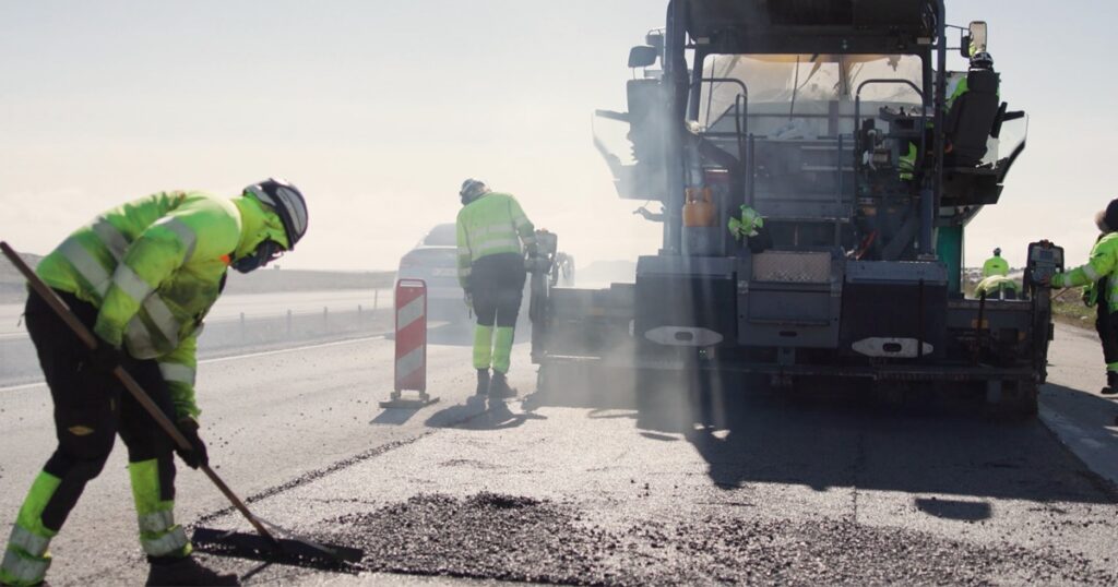 Vanti 1200 milljarða inn í vegakerfið