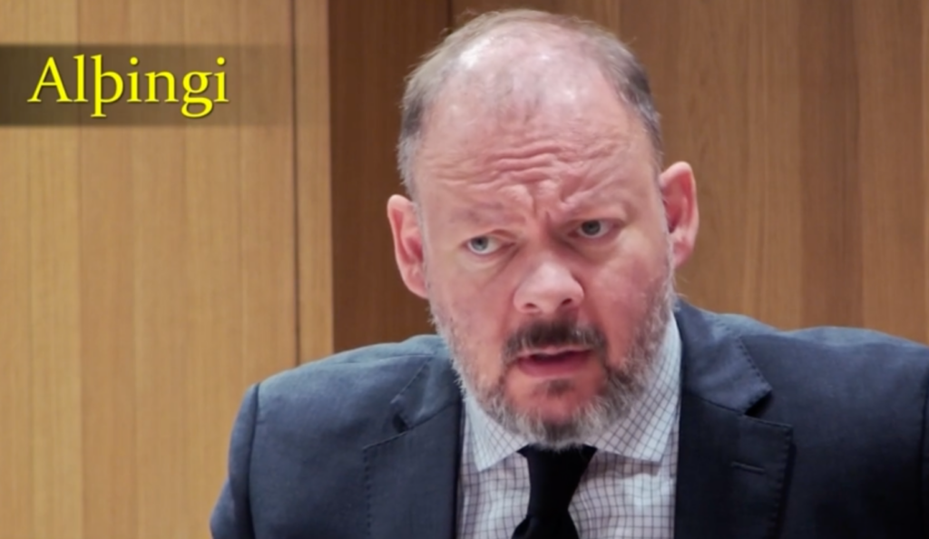 Bergþór leitar sér aðstoðar
