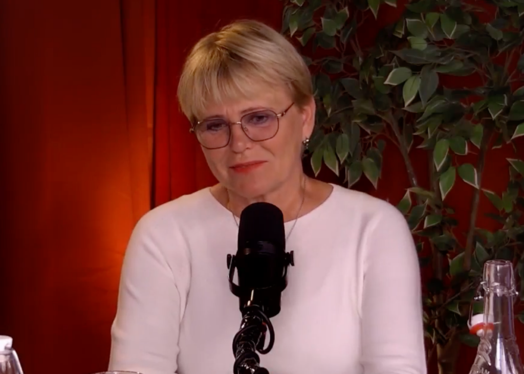Samfylkingin er hægra megin við miðju