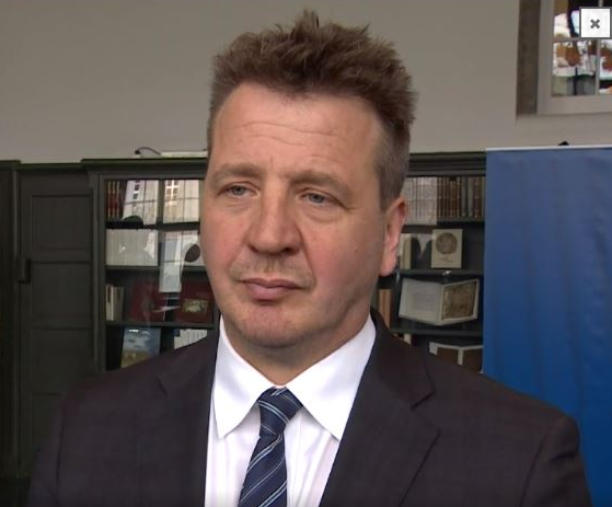 Skrökvar hann kannski bara alltaf?
