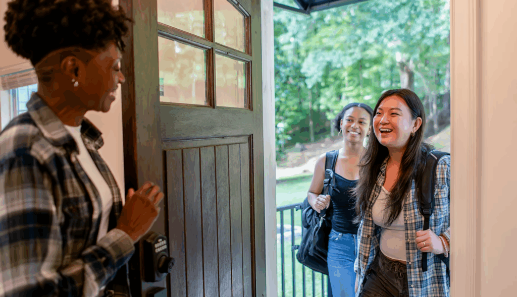 Eiga bandarískar kristnar hvítar yfirburðahyggjukenningar um siðmenningarlega útrýmingu erindi við Íslendinga?