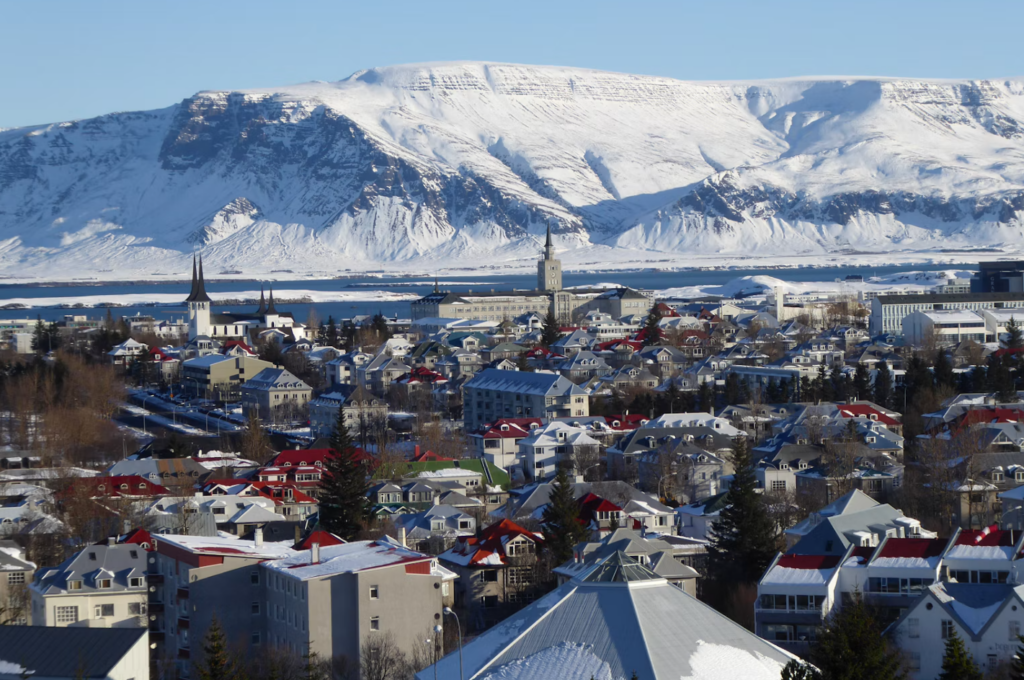 Vilja átta milljarðar jarðarbúa flytja í Hlíðarnar?